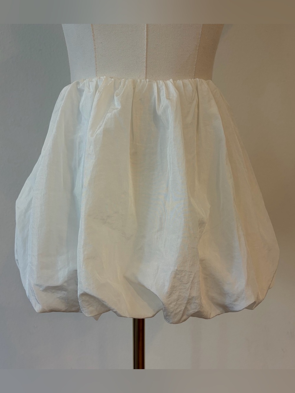 Edikted White Bubble Parachute Mini Skirt Size M NWT Y2K Puff Ball Skirt